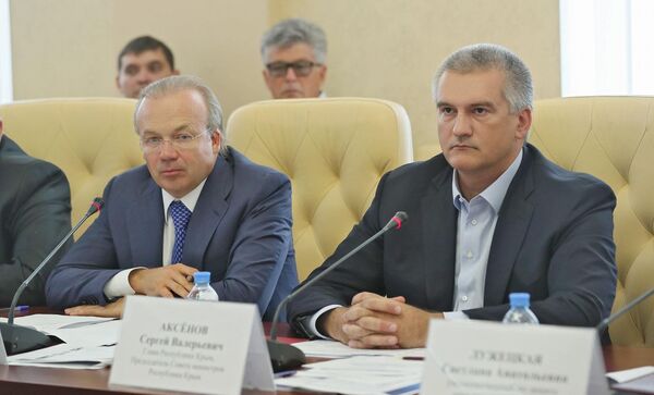 Глава Республики Крым Сергей Аксенов (справа) и исполнительный сопредседатель Центра общественных процедур Бизнес против коррупции, сопредседатель ООО Деловая Россия Андрей Назаров (слева) Глава Республики Крым Сергей Аксенов (справа) и исполнительный сопредседатель Центра общественных процедур Бизнес против коррупции, сопредседатель ООО Деловая Россия Андрей Назаров (слева)