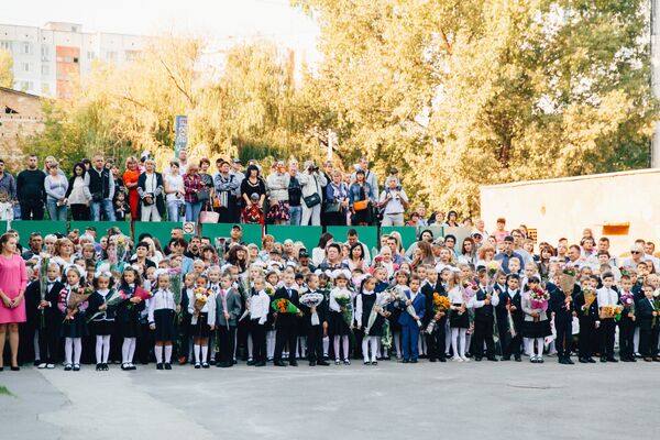 Праздничная линейка 1 сентября в школе №31 в Симферополе