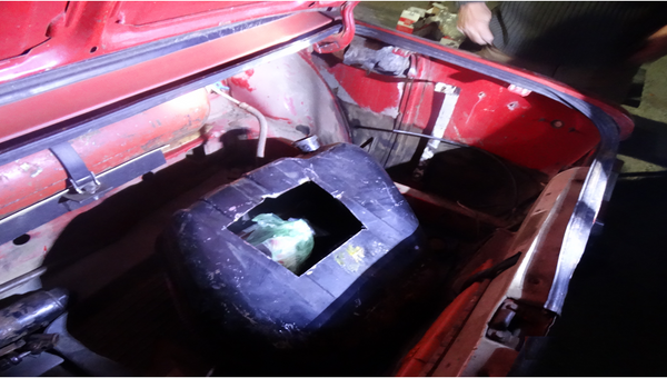 Контрабанда в баке автомобиля, обнаруженная на границе Крыма с Украиной