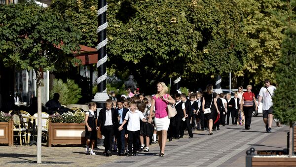 Школьники на прогулке в Симферополе