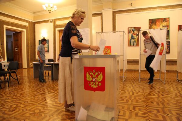 Жители Севастополя голосуют на выборах губернатора. 10 сентября 2017 года
