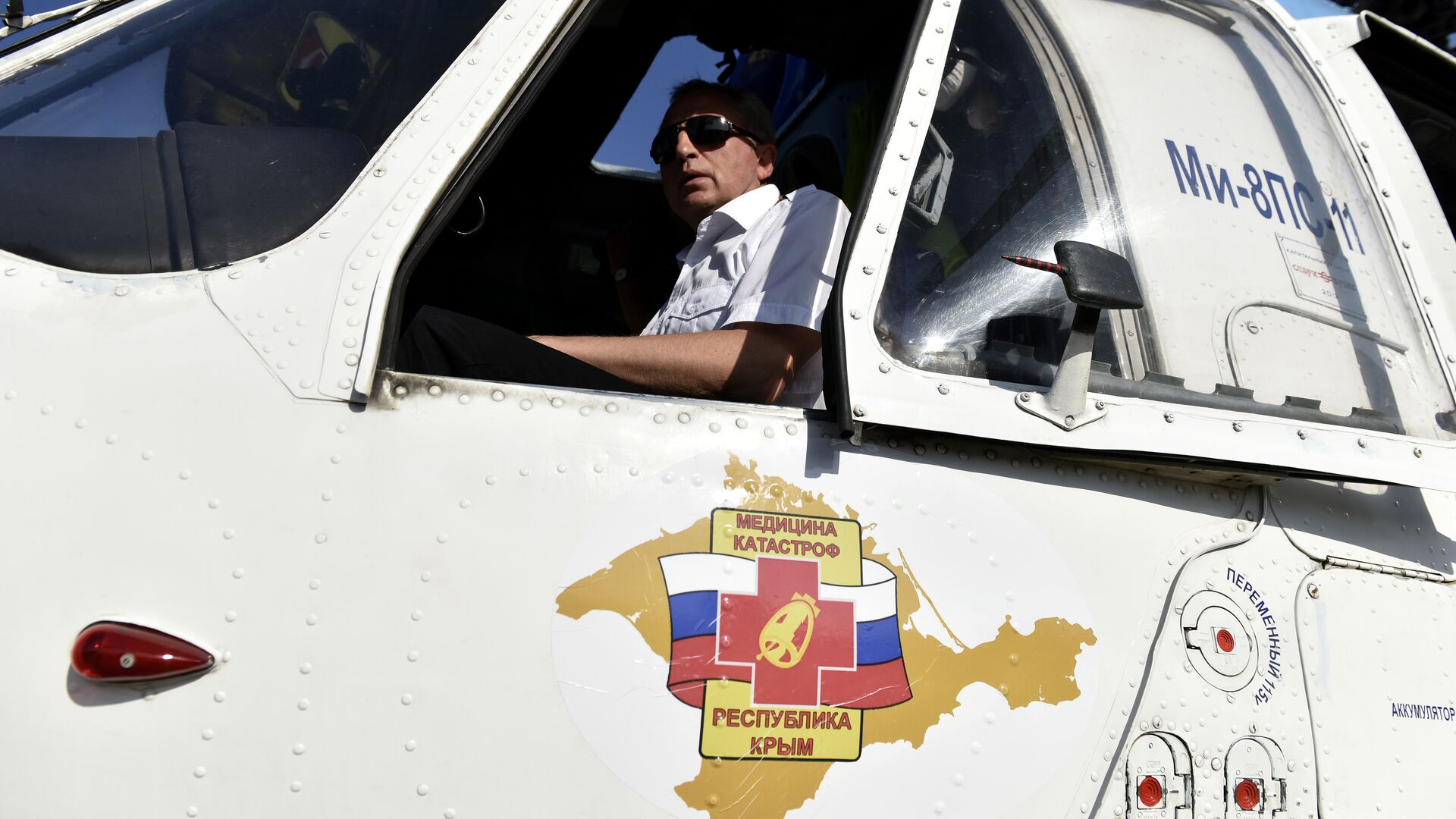 В Крыму впервые за десятилетия возобновили полеты вертолетов санавиации - РИА Новости, 1920, 28.04.2021