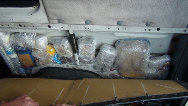 Продукты, которые гражданин Украины пытался провести в обшивке автомобиля через границу с Крымом
