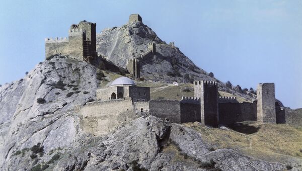 Генуэзская крепость в Судаке. Вид с восточной стороны