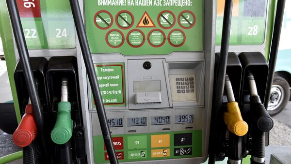 Цены на бензин одной из заправочных станций в Симферополе