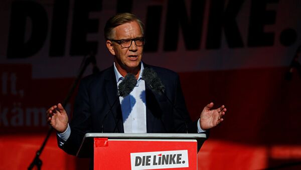 Кандидат в канцлеры ФРГ от партии Левые Дитмар Барч во время предвыборной кампании в Берлине. 22 сентября 2017