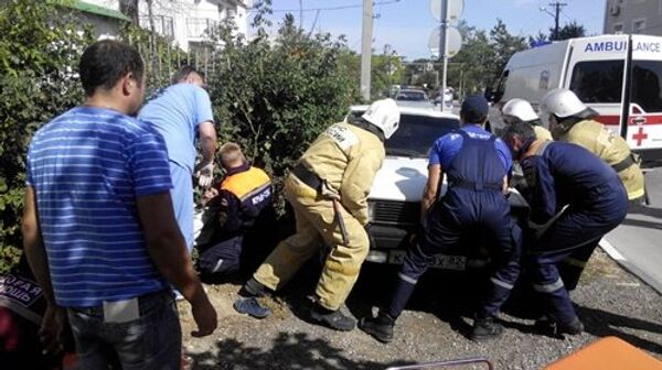 ДТП в Феодосии, в котором автомобиль придавил пешехода к ограждению