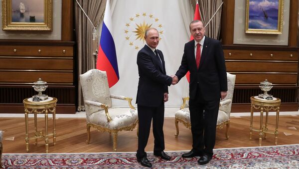 Президент РФ Владимир Путин и президент Турции Реджеп Тайип Эрдоган (справа) во время встречи во дворце президента Турецкой Республики в Анкаре. 28 сентября 2017