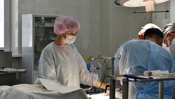 Врачи делают аортокоронарное шунтирование пациенту в Республиканской клинической больнице им. Семашко