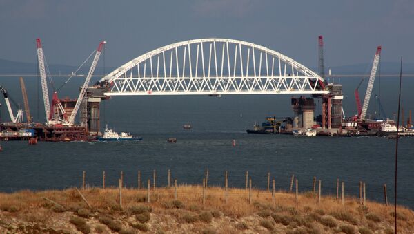 Железнодорожная арка строящегося моста через Керченский пролив