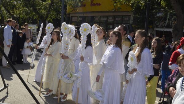 В Феодосии прошла благотворительная акция Белый цветок