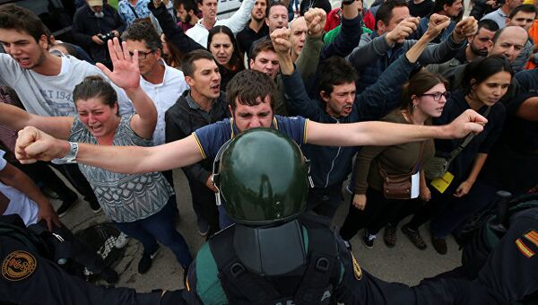Столкновения с испанскими полицейскими в Каталонии. 1 октября 2017