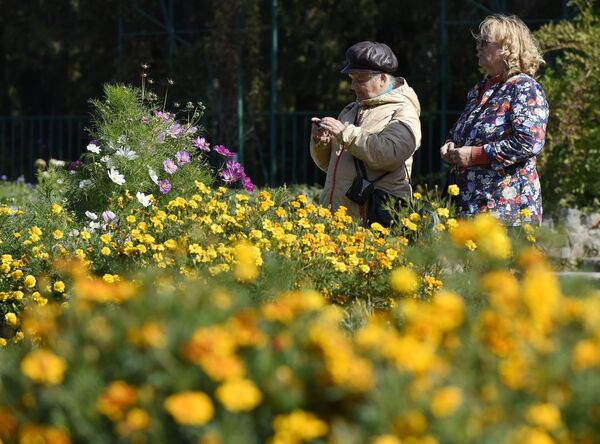 Женщины в Ботаническом саду Крымского федерального университета им.Вернадского в Симферополе