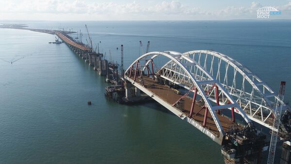 Установка автодорожной арки моста через Керченский пролив