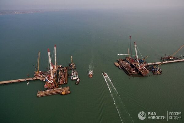 Строительство транспортного перехода через Керченский пролив в Азовском море. 13 марта 2017