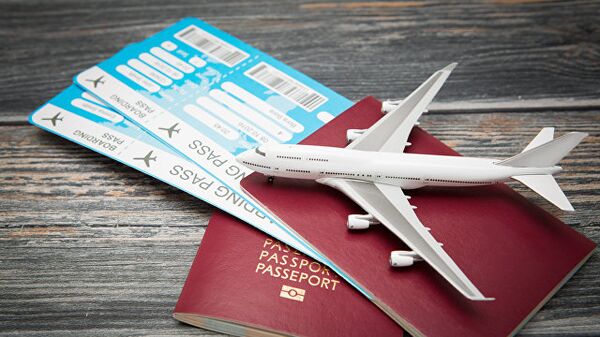 Авиабилеты и паспорта. Архивное фото