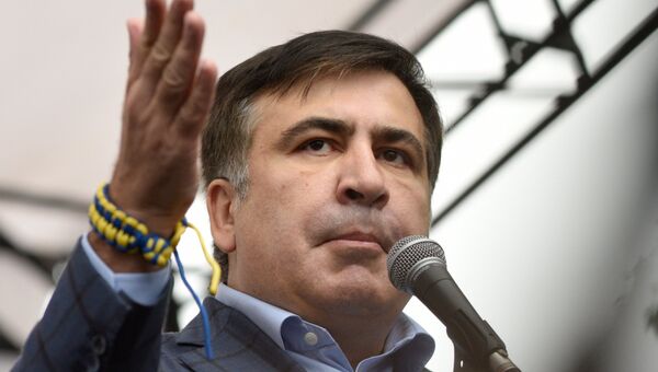Михаил Саакашвили выступает во время акции в Киеве в поддержку политической реформы. 17 октября 2017