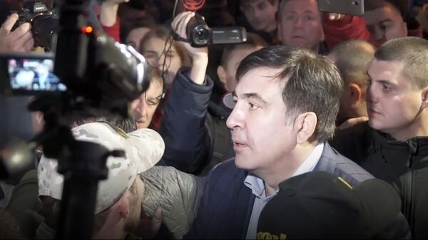 Протест в Киеве: выступление Саакашвили и палатки у здания Рады Протест в Киеве: выступление Саакашвили и палатки у здания Рады