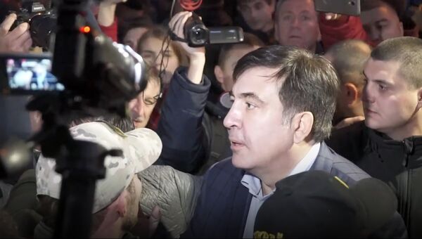 Протест в Киеве: выступление Саакашвили и палатки у здания Рады