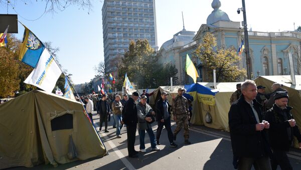 Палаточный городок сторонников политических реформ у здания Верховной рады Украины в Киеве