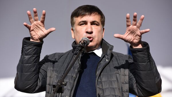 Бывший президент Грузии, экс-губернатор Одесской области Михаил Саакашвили выступает на вече у здания Верховной рады в Киеве. 22 октября 2017