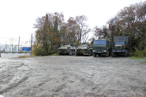 БТР и грузовики возле села Виноградное, где повредили газопровод