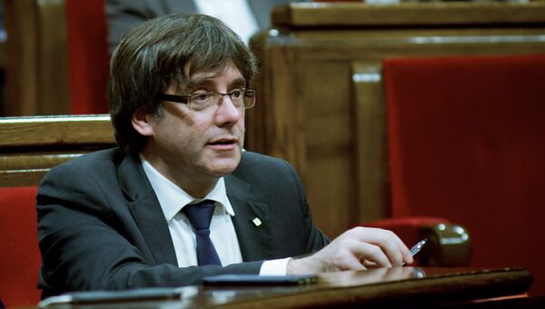 Глава женералитета Каталонии Карлес Пучдемон на заседании парламента Каталонии. Архивное фото