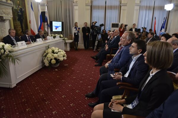 Участники форума друзей Крыма в Ялте Участники форума друзей Крыма в Ялте