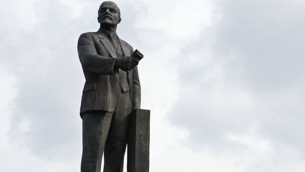 Памятник Ленину на одноименной площади в Симферополе