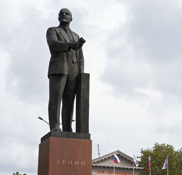 Памятник Ленину на одноименной площади в Симферополе
