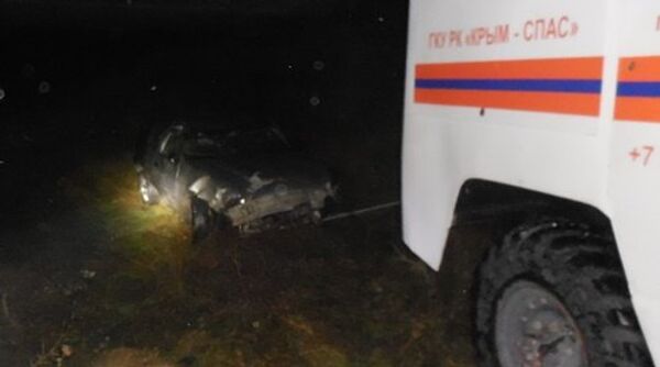 В Бахчисарайском районе Крыма автомобиль упал с железнодорожного моста В Бахчисарайском районе Крыма автомобиль упал с железнодорожного моста
