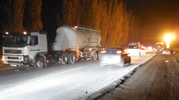 ДТП с участием автомобиля ВАЗ-2110 и бетоновоза Volvo в Крыму