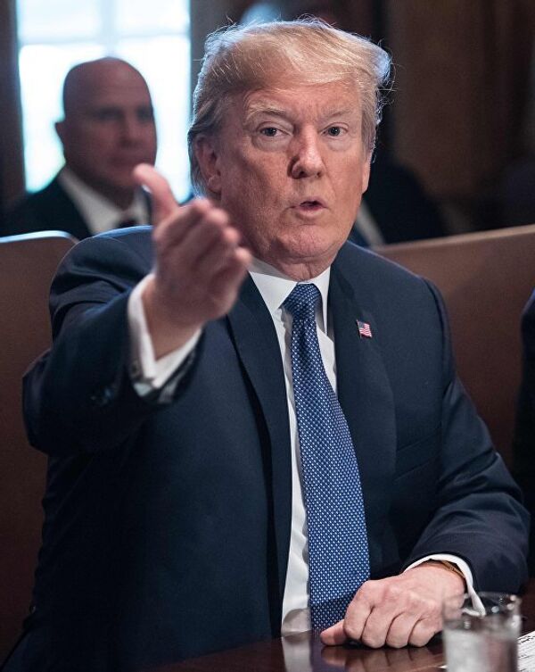 Президент США Дональд Трамп выступает на заседании кабинета министров в Белом доме в Вашингтоне. 1 ноября 2017 Президент США Дональд Трамп выступает на заседании кабинета министров в Белом доме в Вашингтоне. 1 ноября 2017