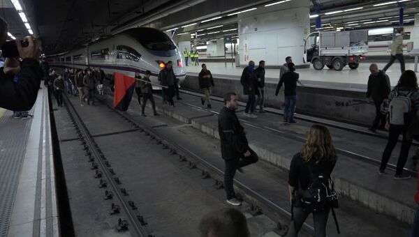 Студенты заблокировали вокзал в Барселоне в знак несогласия с действиями Мадрида