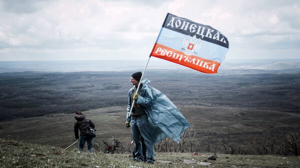 Жители ДНР с флагом