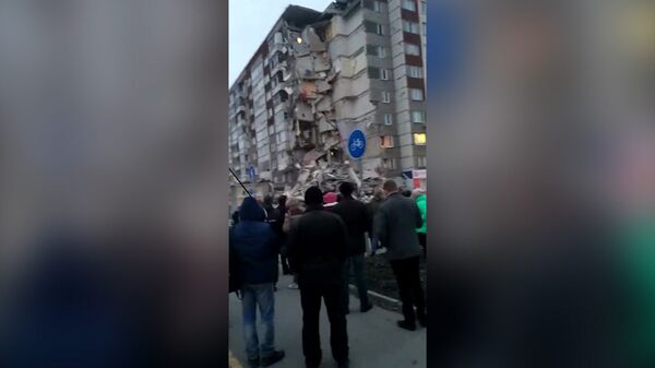 Очевидцы рассказали о первых моментах после обрушения жилого дома в Ижевске Очевидцы рассказали о первых моментах после обрушения жилого дома в Ижевске