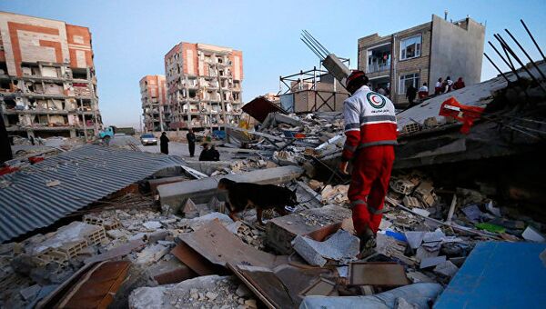Поисково-спасательные работы после землетрясения в Иране