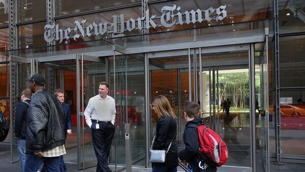 Вход в здание газеты News York Times в Нью-Йорке. Архивное фото