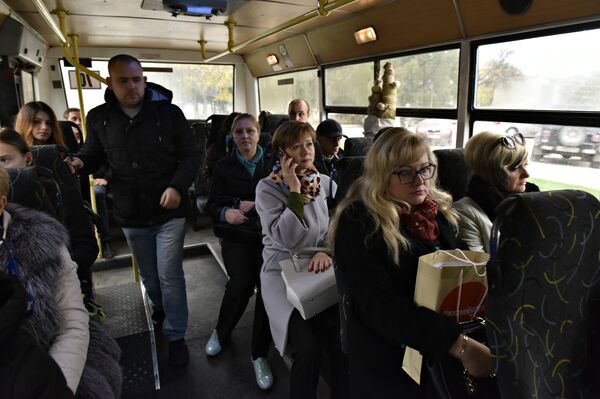 Министр ЖКХ Крыма Марина Горбатюк добирается на прием граждан в Симферополе в маршрутке Министр ЖКХ Крыма Марина Горбатюк добирается на прием граждан в Симферополе в маршрутке