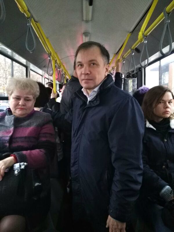 Министр экономического развития Крыма Андрей Мельников добирается на прием граждан в Симферополе на троллейбусе Министр экономического развития Крыма Андрей Мельников добирается на прием граждан в Симферополе на троллейбусе