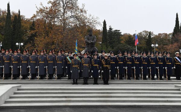 Почетный караул на церемонии открытия памятника Александру III в Ялте