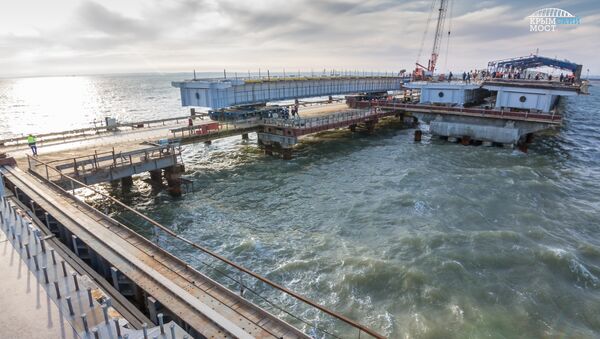 Строители завершили монтаж пролетов автодорожной части моста через Керченский пролив на одном из четырех морских участков