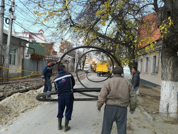 Ремонтные работы газовщиков на улице Караимской в центре Симферополя Ремонтные работы газовщиков на улице Караимской в центре Симферополя