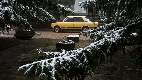 Снег в поселке Научный в Крыму