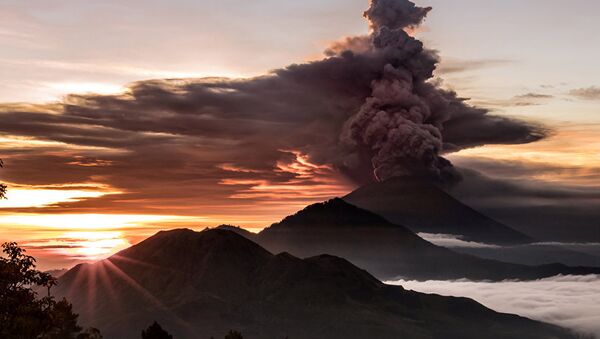 Извержение вулкана Агунг на острове Бали