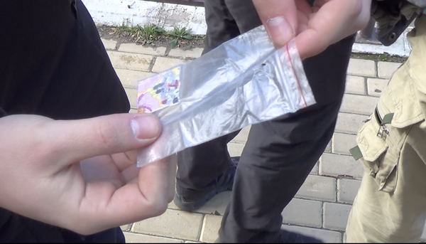 Наркотическое синтетическое вещество, изъятое у задержанного в Ялте наркодилера Наркотическое синтетическое вещество, изъятое у задержанного в Ялте наркодилера