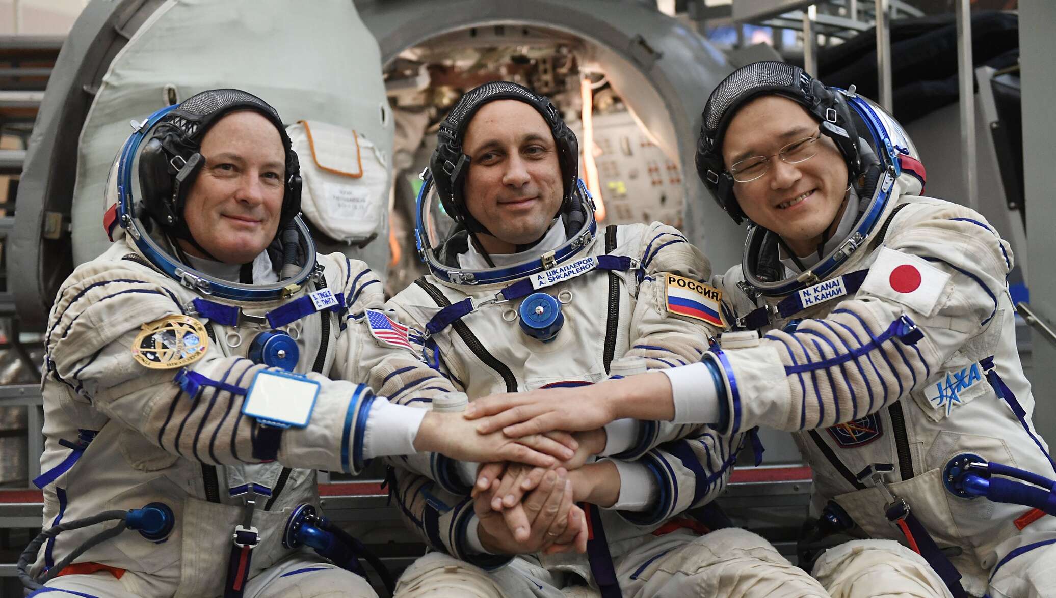 Какие российские космонавты сейчас в космосе. МКС-15. Российские космонавты. Сотрудничество в космосе. Космический экипаж.
