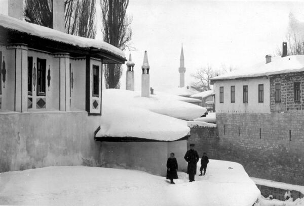 Ханский дворец в Бахчисарае зимой. 1915 год