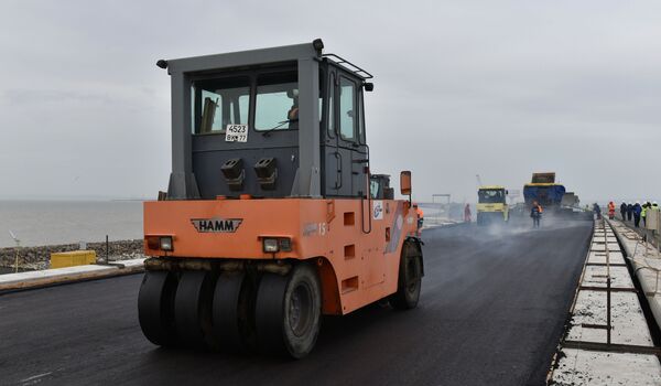 Укладка асфальта на мосту через Керченский пролив Укладка асфальта на мосту через Керченский пролив