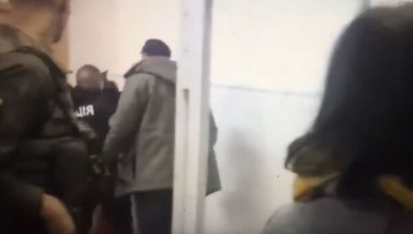 Депутат Рады напал на полицейского в суде